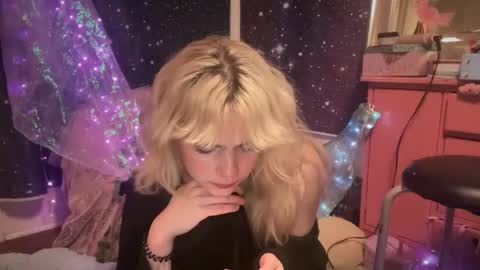 Emi Rose online show from 03.11.25