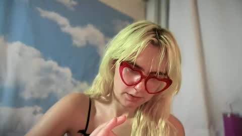 Emi Rose online show from 09.16.25