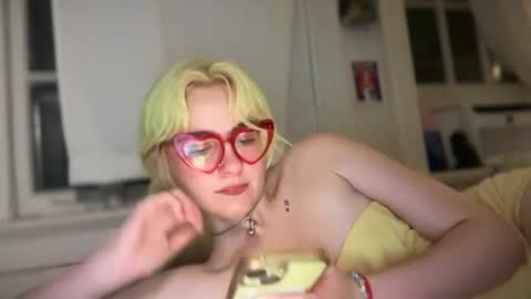 Emi Rose online show from 09.27.25