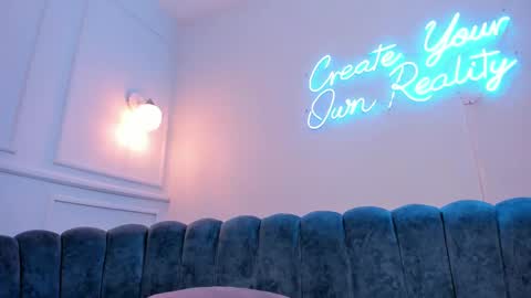 Honey Moon  Help me to reach 100 thumbs up online show from 03.03.25