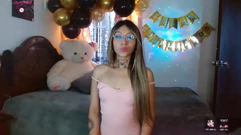 Hoollly Jones online show from 11.26.25