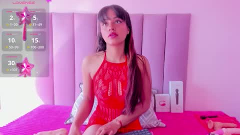 Snapshot of hoollyhendrix chatting on 09.25.25 holly online show from 09.25.25