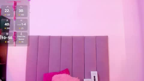 Snapshot of hoollyhendrix chatting on 10.16.25 holly online show from 10.16.25