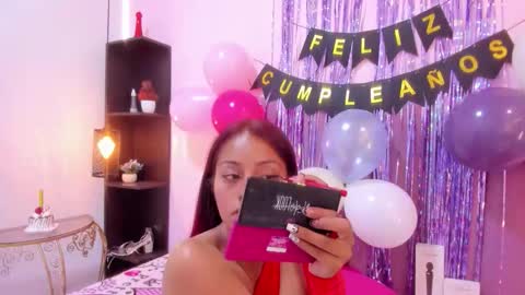 Snapshot of hoollyhendrix chatting on 10.31.25 holly online show from 10.31.25