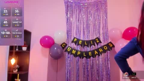 Snapshot of hoollyhendrix chatting on 11.01.25 holly online show from 11.01.25