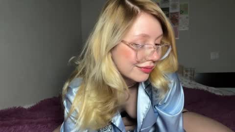 Snapshot of horney_audrey chatting on 01.08.25 Audrey online show from 01.08.25
