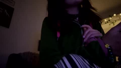 Snapshot of horneymomnextdoor chatting on 10.08.25 horneymomnextdoor online show from 10.08.25