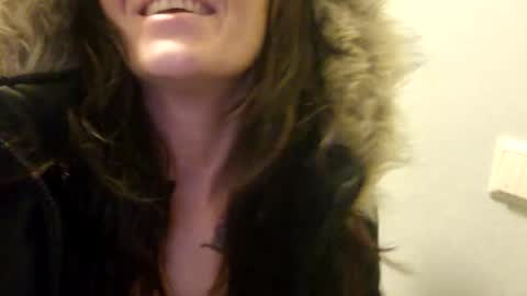 Snapshot of horneymomnextdoor chatting on 10.10.25 horneymomnextdoor online show from 10.10.25