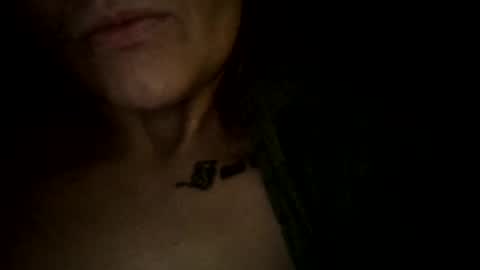 Snapshot of horneymomnextdoor chatting on 10.17.25 horneymomnextdoor online show from 10.17.25