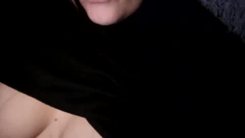 Snapshot of horneymomnextdoor chatting on 11.08.25 horneymomnextdoor online show from 11.08.25