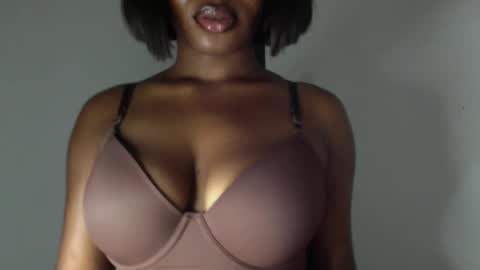 Snapshot of horny_goddess_delilah chatting on 05.11.26 delilah online show from 05.11.26