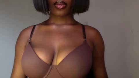 Snapshot of horny_goddess_delilah chatting on 05.18.26 delilah online show from 05.18.26