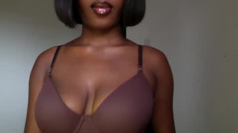 Snapshot of horny_goddess_delilah chatting on 05.20.26 delilah online show from 05.20.26