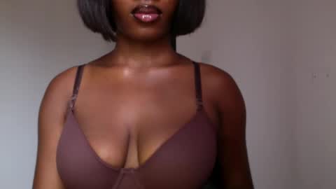 Snapshot of horny_goddess_delilah chatting on 05.24.26 delilah online show from 05.24.26