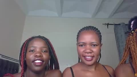Snapshot of horny_lainie chatting on 09.30.25 horny_lainie online show from 09.30.25