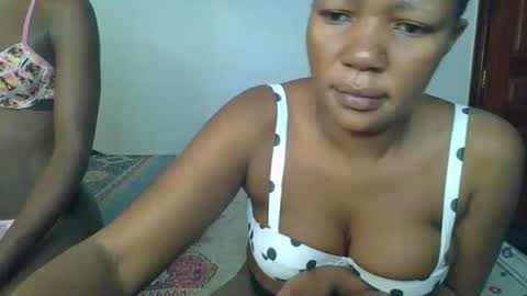 Snapshot of horny_lainie chatting on 10.13.25 horny_lainie online show from 10.13.25