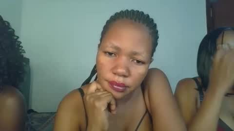 Snapshot of horny_lainie chatting on 10.19.25 horny_lainie online show from 10.19.25