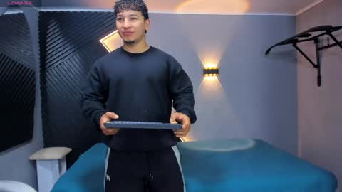 horny_nick18 online show from 04.15.26