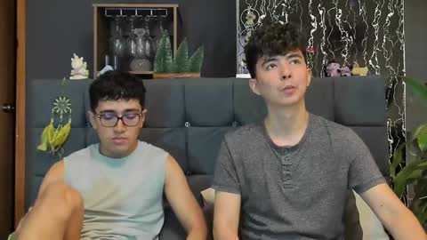 Snapshot of horny_twinks_guys chatting on 02.17.25 Alex and Camilo online show from 02.17.25