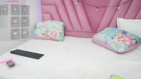 Snapshot of hornybarelylegalgirl chatting on 06.30.26 Khloe online show from 06.30.26