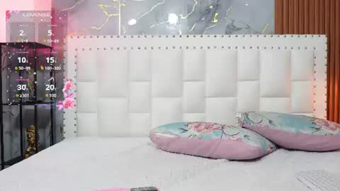 Snapshot of hornybarelylegalgirl chatting on 07.12.26 Khloe online show from 07.12.26