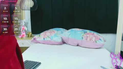 Snapshot of hornybarelylegalgirl chatting on 07.17.26 Khloe online show from 07.17.26