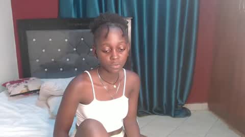 Snapshot of hornybella4 chatting on 12.14.24 Bella online show from 12.14.24