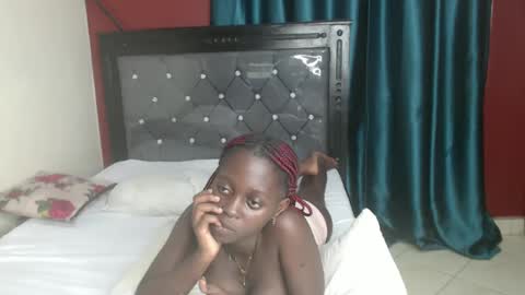 Snapshot of hornybella4 chatting on 03.05.25 Bella online show from 03.05.25