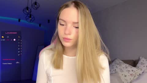 Snapshot of hornybunnyss chatting on 01.19.25 Sonya online show from 01.19.25