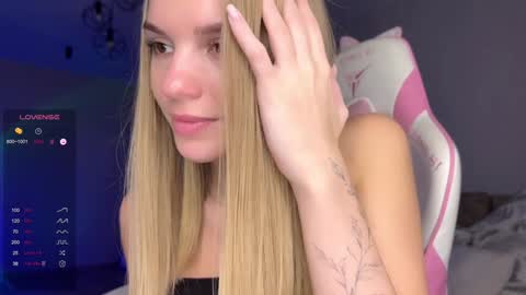 Snapshot of hornybunnyss chatting on 01.30.25 Sonya online show from 01.30.25