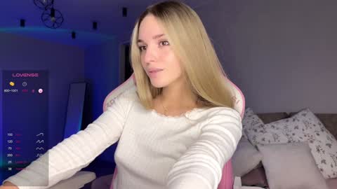 Snapshot of hornybunnyss chatting on 02.05.25 Sonya online show from 02.05.25