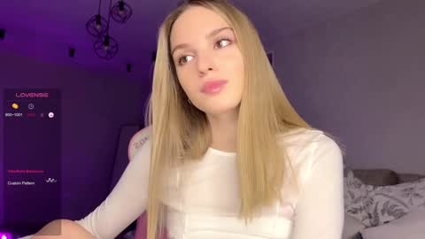 Snapshot of hornybunnyss chatting on 02.22.25 Sonya online show from 02.22.25