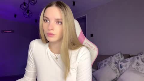 Snapshot of hornybunnyss chatting on 02.23.25 Sonya online show from 02.23.25