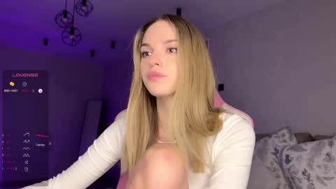Snapshot of hornybunnyss chatting on 02.23.25 Sonya online show from 02.23.25