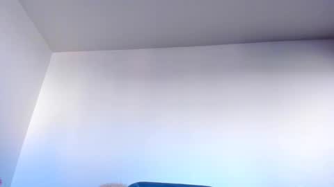 Snapshot of hornyemma_ chatting on 09.22.25 Emma online show from 09.22.25