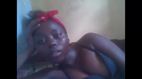Snapshot of hornygal001 chatting on 12.17.24 hornygal001 online show from 12.17.24