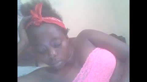 Snapshot of hornygal001 chatting on 02.12.25 hornygal001 online show from 02.12.25
