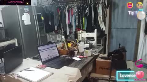 Snapshot of hornyhippies0080 chatting on 10.26.25 Nix D online show from 10.26.25