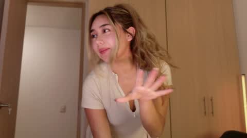 Holly  online show from 05.28.26