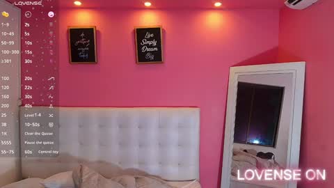 Snapshot of hornyhousekeeper_ chatting on 01.12.25 Valentina online show from 01.12.25
