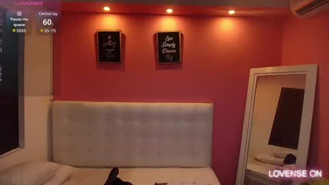 Snapshot of hornyhousekeeper_ chatting on 01.18.25 Valentina online show from 01.18.25