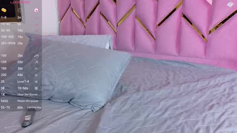 Snapshot of hornyhousekeeper_ chatting on 09.14.25 Valentina online show from 09.14.25
