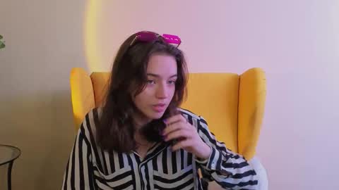 Snapshot of hortenciajenovese chatting on 10.02.25 Mia online show from 10.02.25