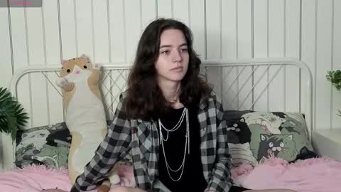 Snapshot of hortenciajenovese chatting on 10.15.25 Mia online show from 10.15.25