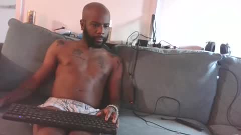 Snapshot of horus00 chatting on 10.02.25 Horus00 online show from 10.02.25