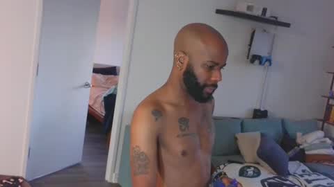 Snapshot of horus00 chatting on 11.17.25 Horus00 online show from 11.17.25