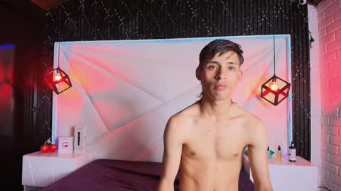 Snapshot of horus_at chatting on 01.05.25 horus_at online show from 01.05.25