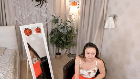 Snapshot of hostia_milk chatting on 10.21.25 Hostia Milk NEXT STREAM  online show from 10.21.25