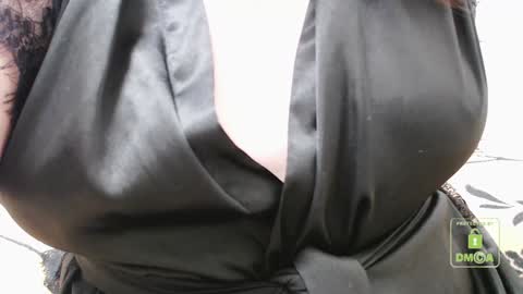 Snapshot of hot_and_pretty chatting on 01.05.25 Lila online show from 01.05.25