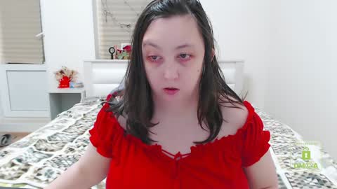 Snapshot of hot_and_pretty chatting on 01.12.25 Lila online show from 01.12.25